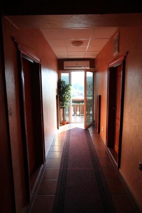 Hotel Dunav Сремски-Карловци Экстерьер фото