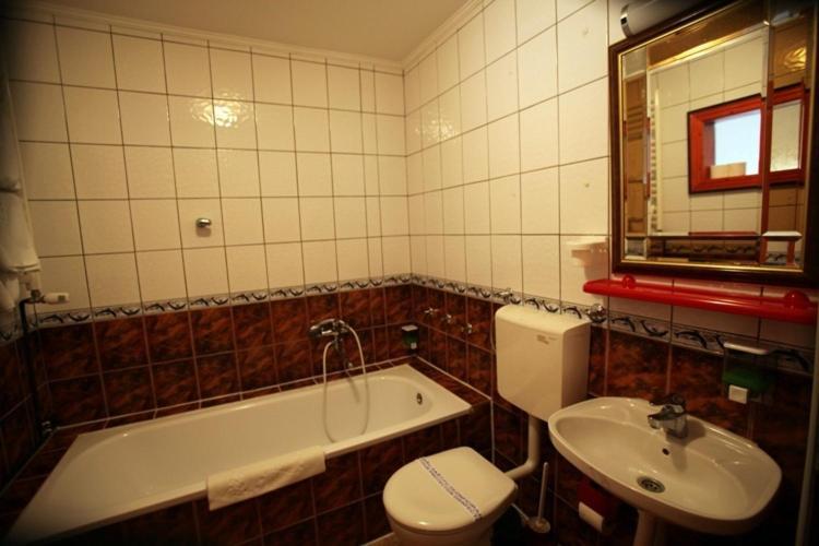 Hotel Dunav Сремски-Карловци Экстерьер фото