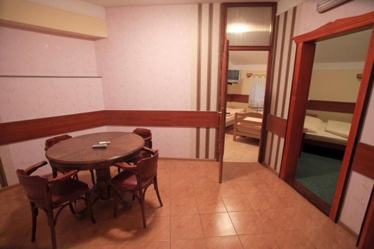 Hotel Dunav Сремски-Карловци Экстерьер фото